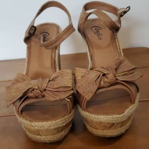 Cork wedges with brown leather bow